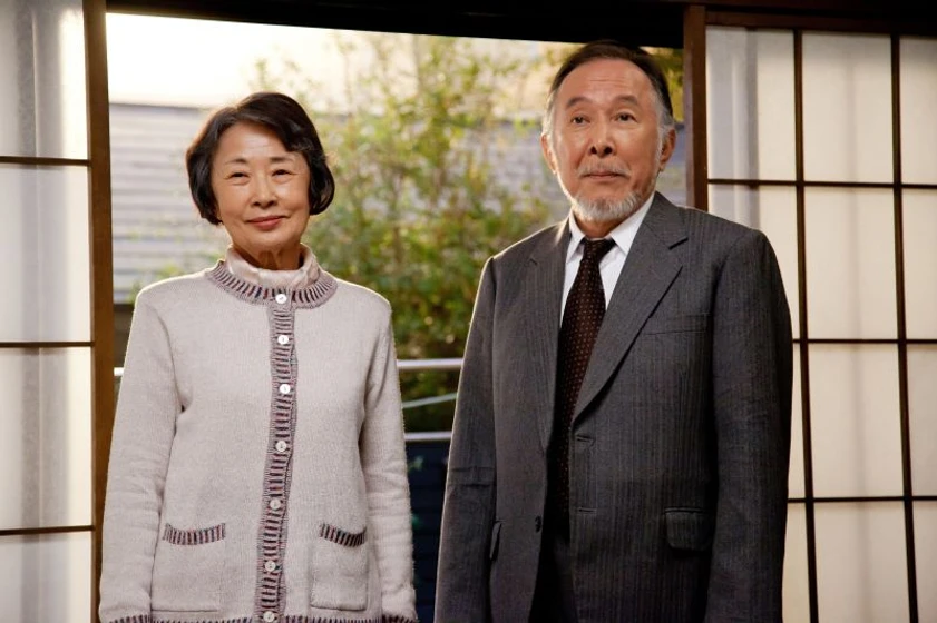 Kazuko Yoshiyuki y Isao Hashizume en una-familia-de-tokio