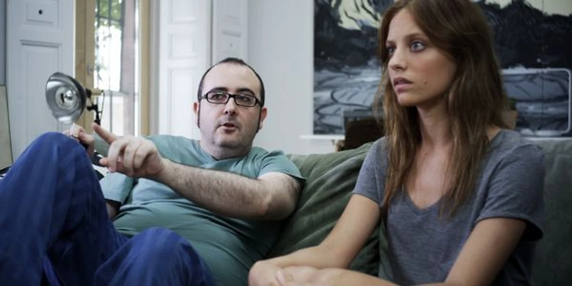 Michelle Jenner y Carlos Areces en extraterrestre