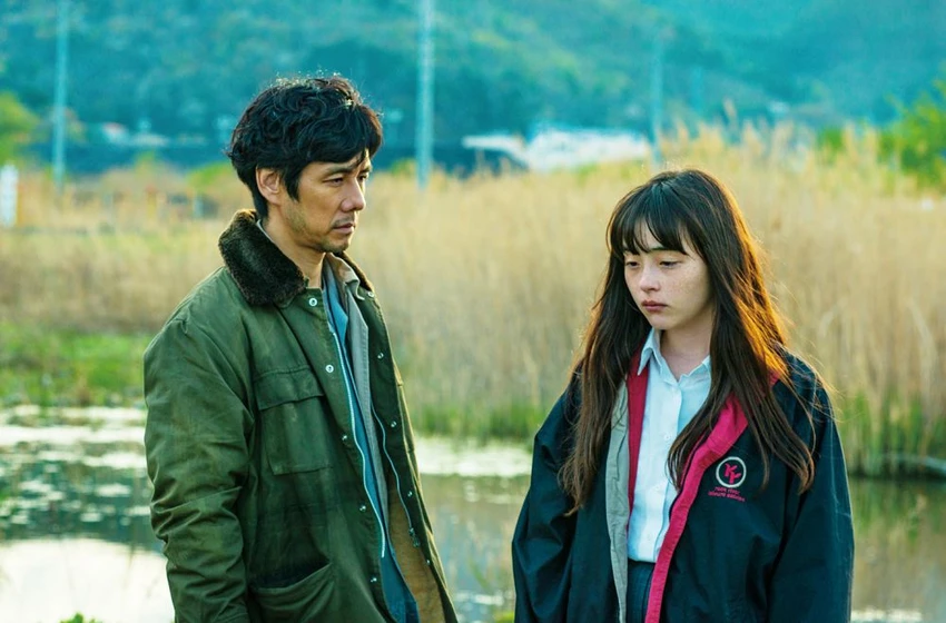 Hidetoshi Nishijima y Serena Motola en el-telefono-del-viento