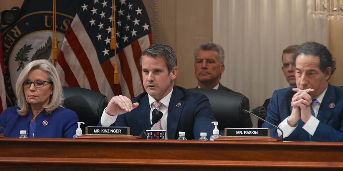 Adam Kinzinger en The Last Republican