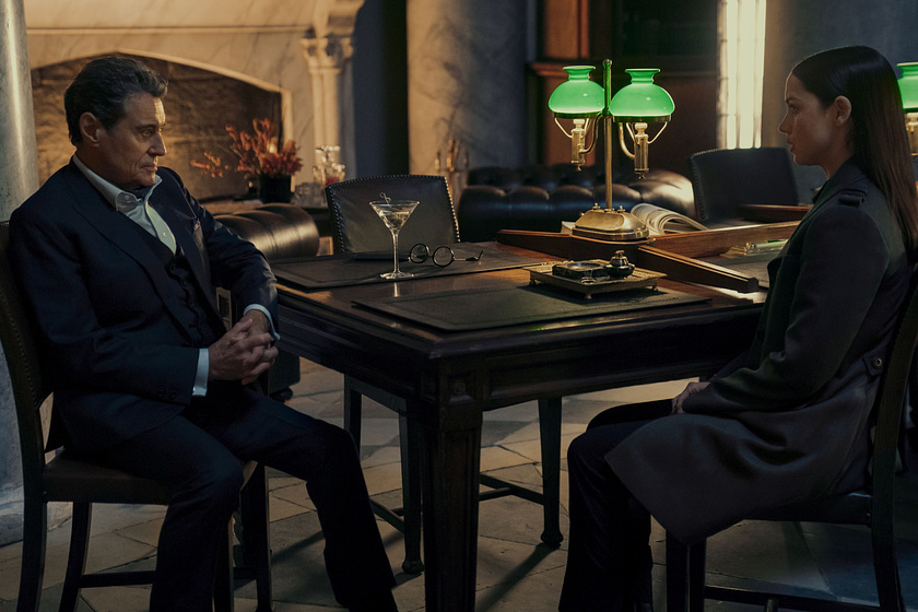 Ian McShane y Ana de Armas en Ballerina