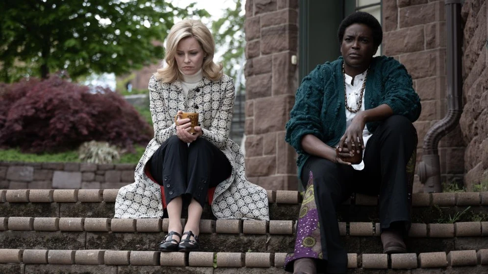 Elizabeth Banks y Wunmi Mosaku en todas-somos-jane