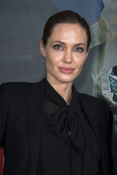 Angelina Jolie en Guerra Mundial Z (Premiere en Paris. Junio 2013)