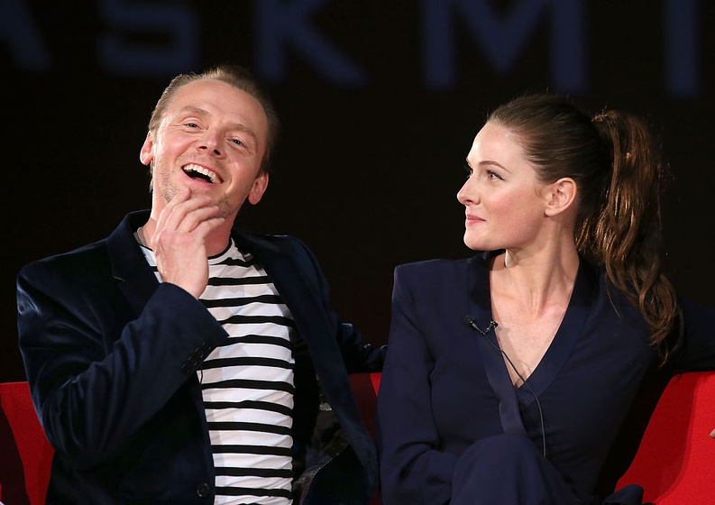 Simon Pegg y Rebecca Ferguson en Misión: Imposible. Nación secreta (Premiere en Londres. Julio 2015)