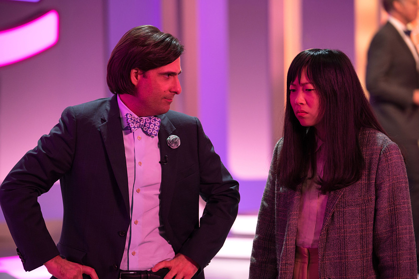 Jason Schwartzman y Awkwafina en La Reina de los Concursos