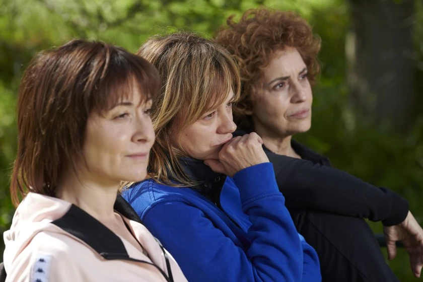 Emma Suárez, Adriana Ozores y Nathalie Poza en invisibles-2020