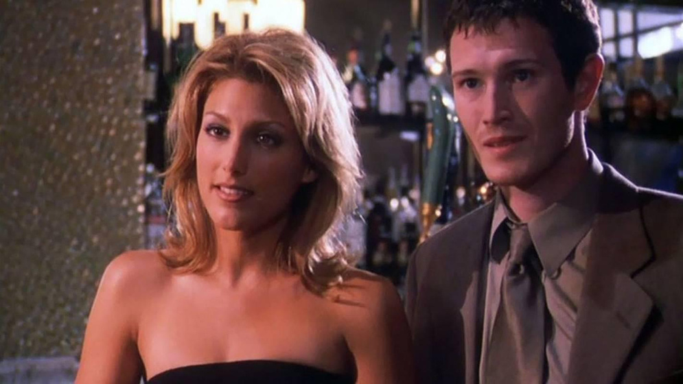 Jennifer Esposito y Nick Moran en La Proposición