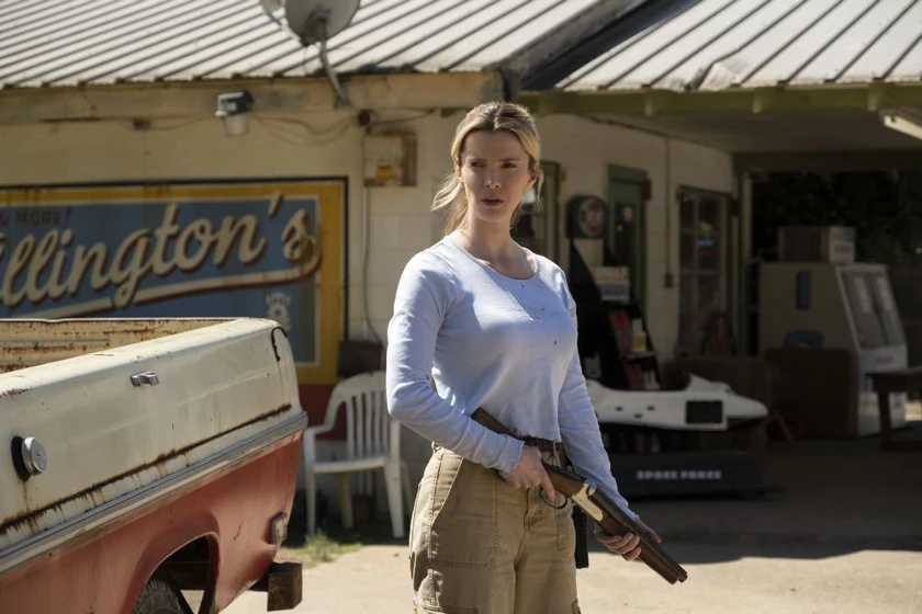 Betty Gilpin en la-caza-2019