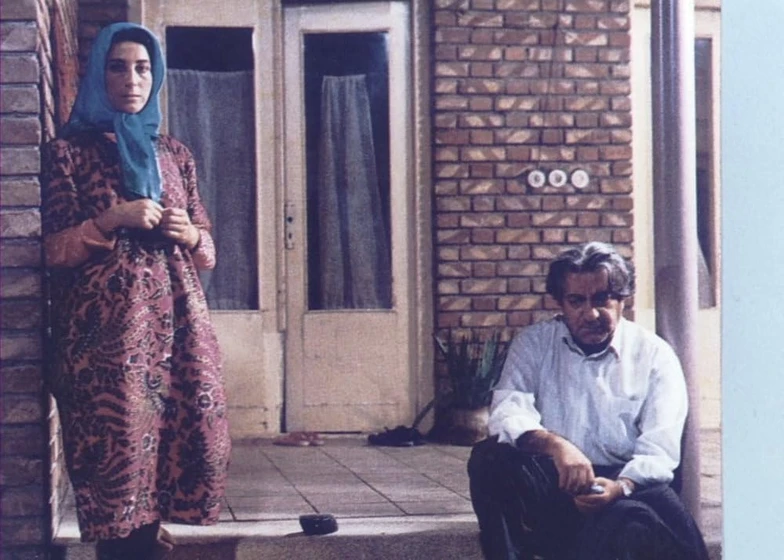 Fatemah Motamed-Aria y Ezzatolah Entezami en the-blue-veiled
