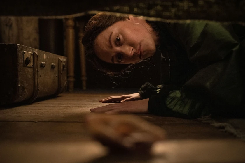 Maika Monroe en victorian-psycho
