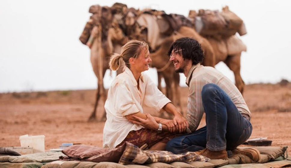 Mia Wasikowska y Adam Driver en el-viaje-de-tu-vida