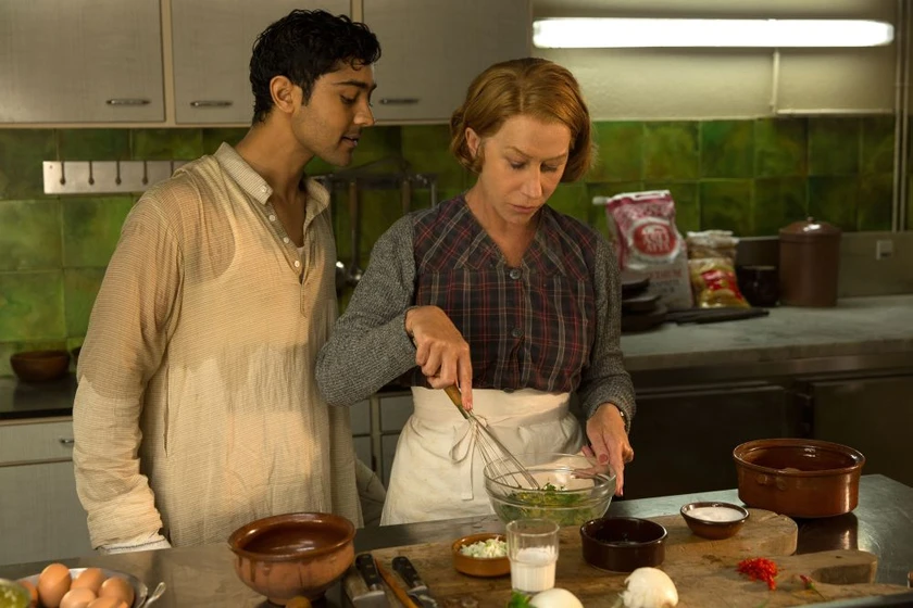 Helen Mirren y Manish Dayal en un-viaje-de-diez-metros