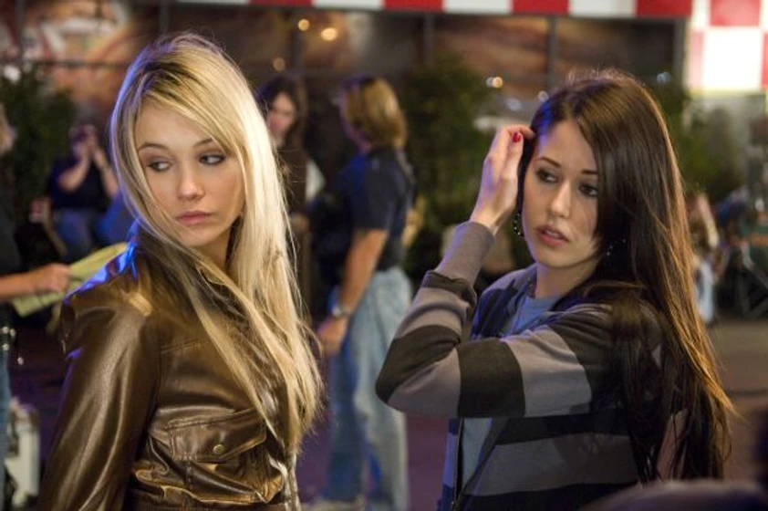 Katrina Bowden y Amanda Crew en Sex Drive