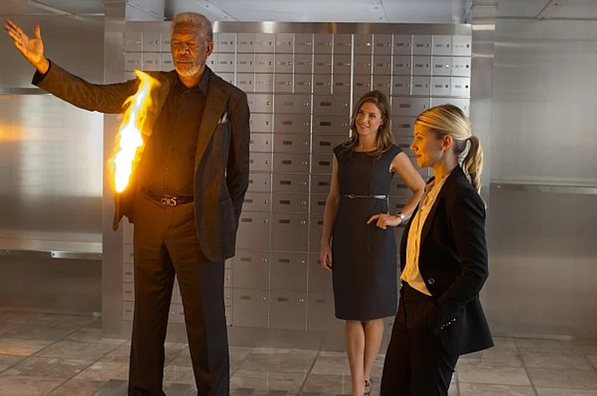 Morgan Freeman y Mélanie Laurent en ahora-me-ves