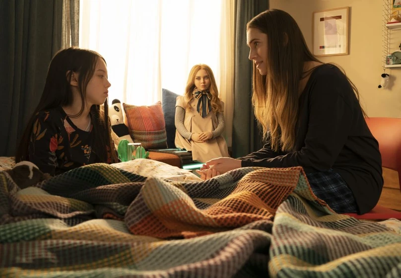 Allison Williams, Violet McGraw y Jenna Davis en m3gan
