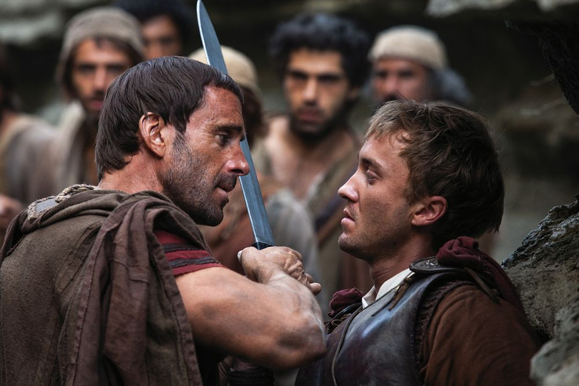 Joseph Fiennes y Tom Felton en Resucitado