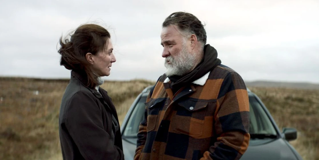 Bouli Lanners y Michelle Fairley en un-amor-en-escocia