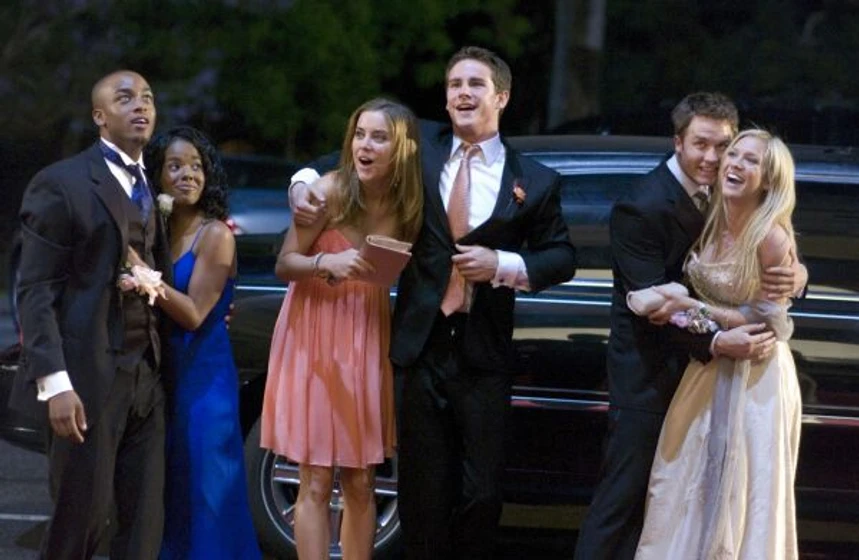 Brittany Snow, Jessica Stroup, Dana Davis y Scott Porter en una-noche-para-morir