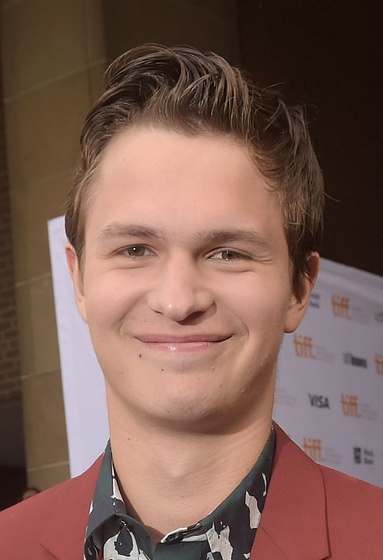 Ansel Elgort en Hombres, mujeres y niños (Premiere en Toronto. 2014)