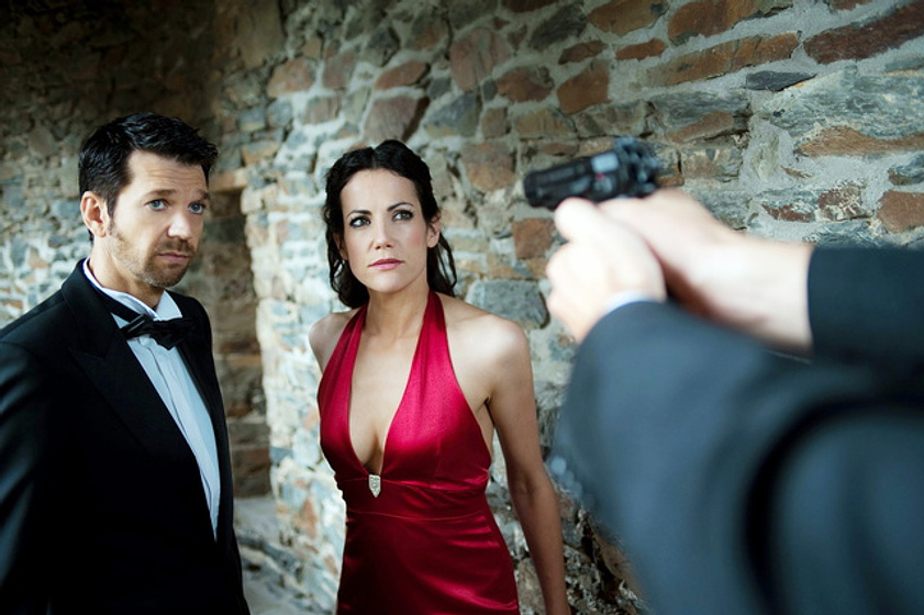 Kai Wiesinger y Bettina Zimmermann en El Código de Carlomagno: La Lanza Sagrada