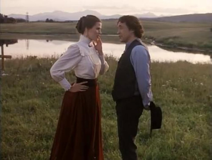 Jennifer Garner y Casey Siemaszko en rose-hill