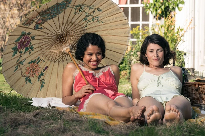 Gugu Mbatha-Raw y Gemma Arterton en en-busca-de-summerland