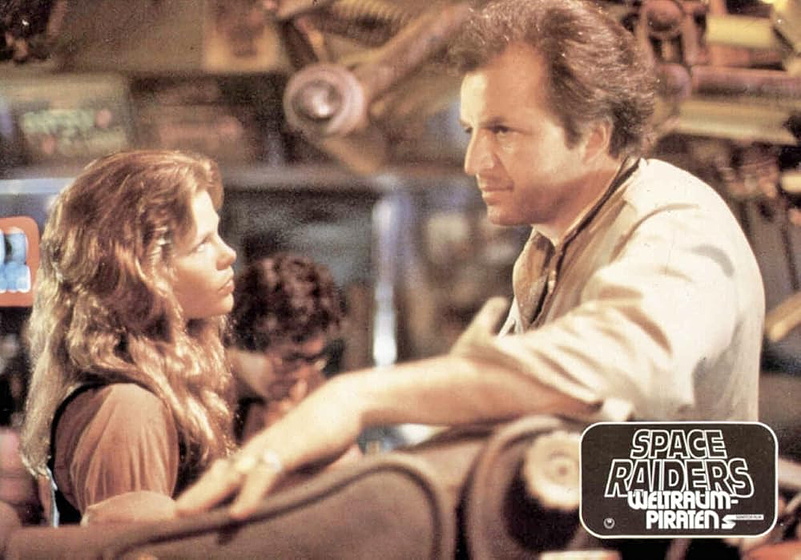 Vince Edwards y Patsy Pease en Space Raiders