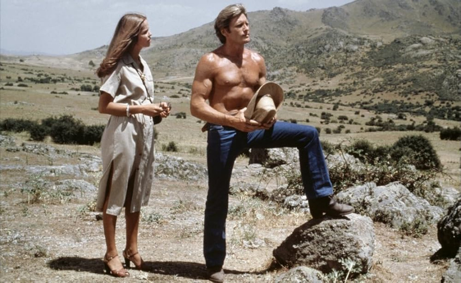 Barbara Bach y Joe Lewis en el-felino