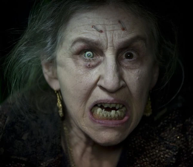 Lorna Raver en arrastrame-al-infierno