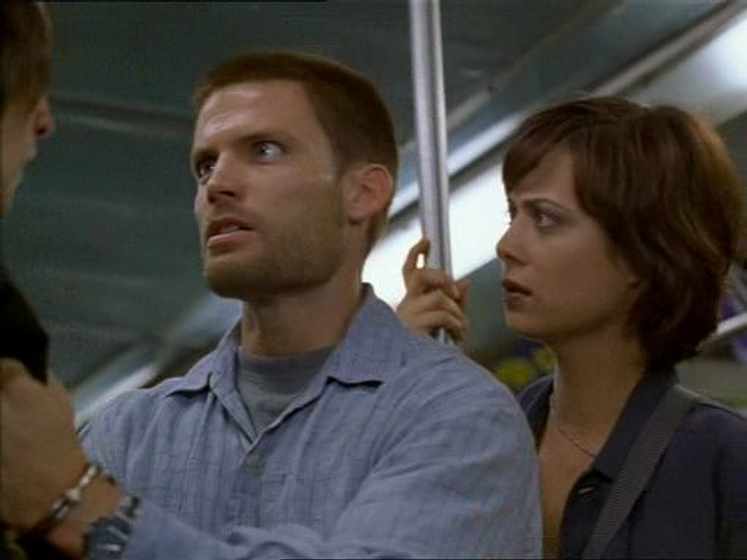 Casper Van Dien y Catherine Bell en Máxima Tensión