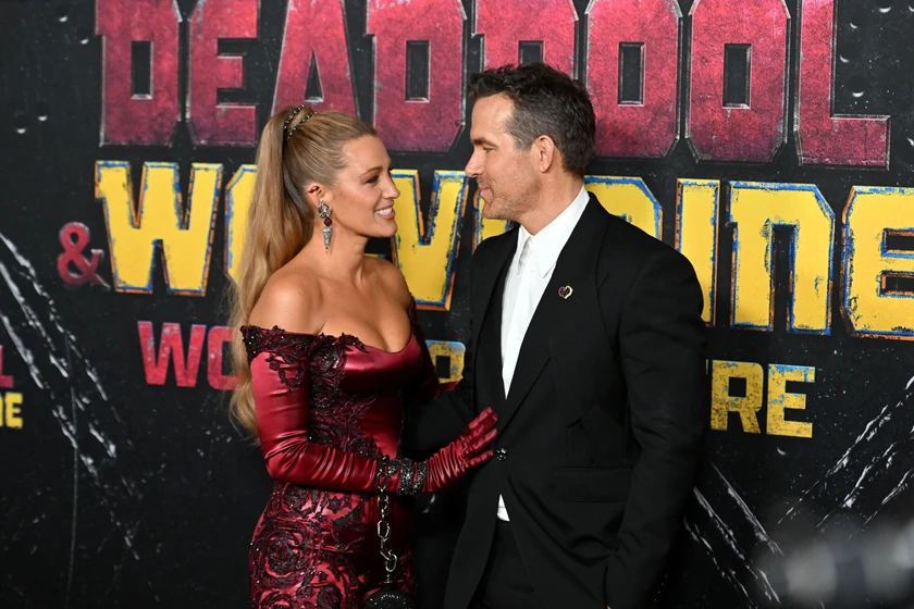 Ryan Reynolds y Blake Lively en deadpool-y-lobezno