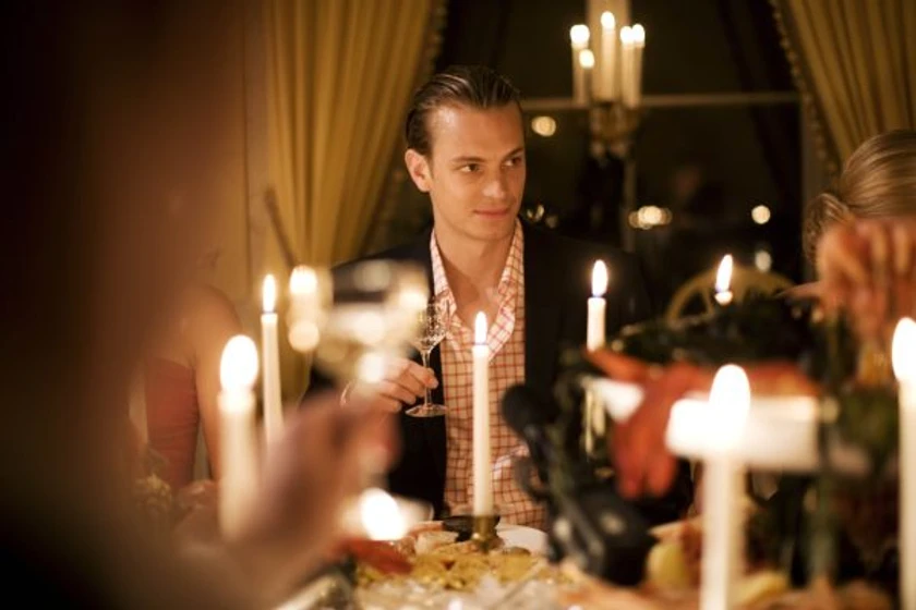 Joel Kinnaman en dinero-facil