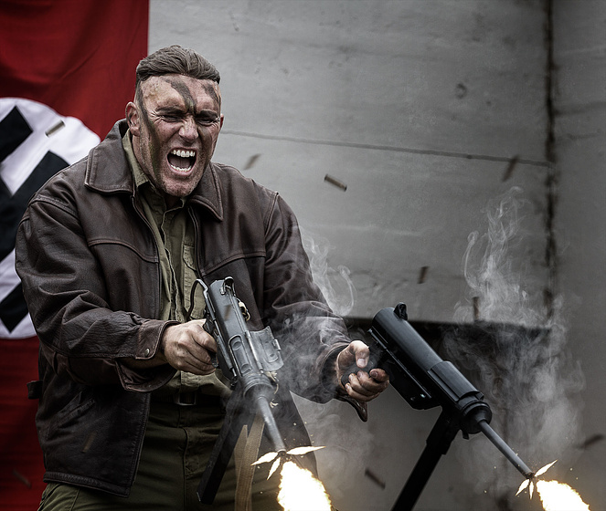 Gary Snars Allan en Dick Dynamite: 1944