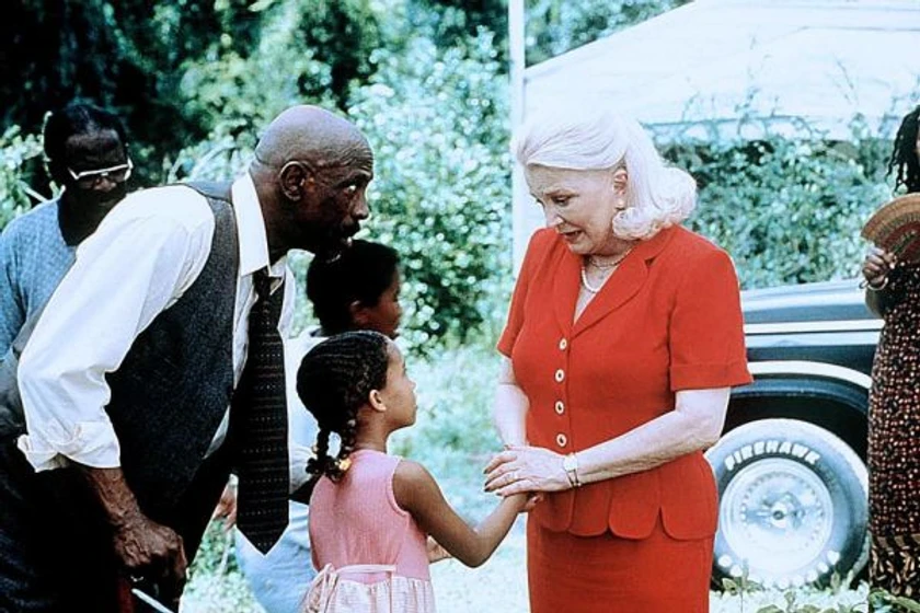 Louis Gossett Jr., Gena Rowlands y Penny Bae Bridges en el-color-del-amor
