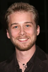 Foto de Lou Taylor Pucci