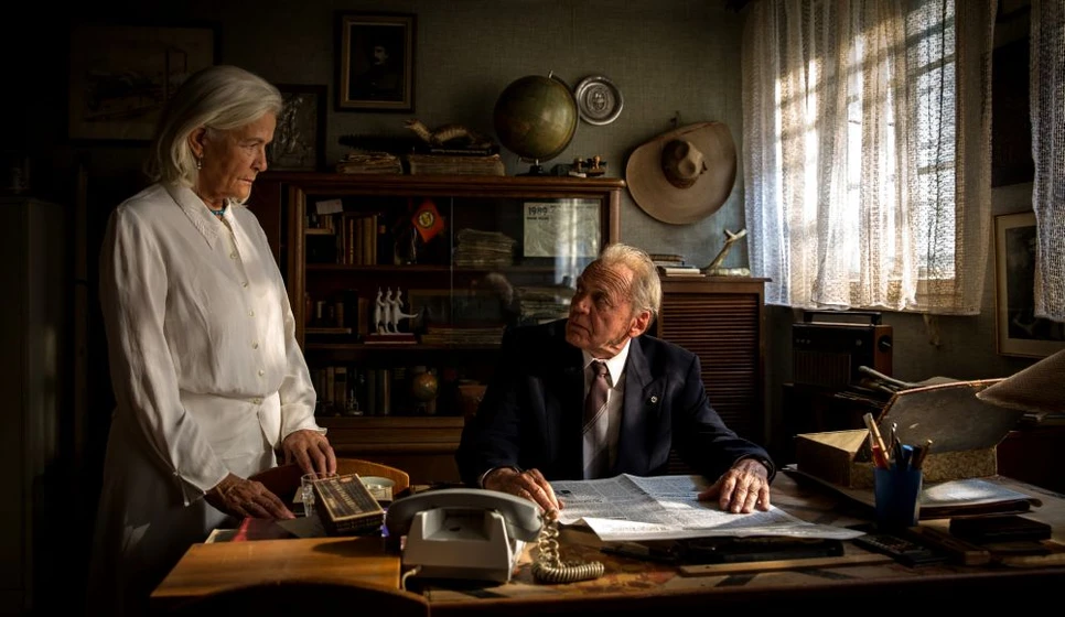 Bruno Ganz y Hildegard Schmahl en en-tiempos-de-luz-menguante