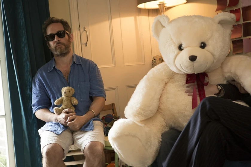 Tom Hollander en Una Cuestión de Tiempo