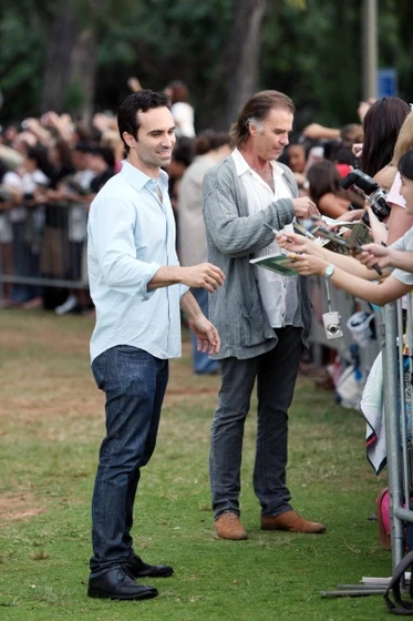 Nestor Carbonell en Perdidos (Premiere temporada 6 (Honolulú, 2010))