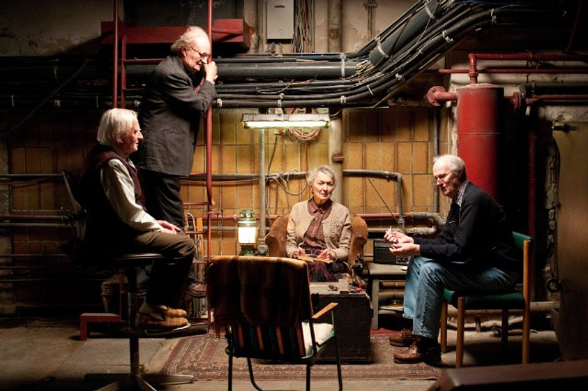 Jim Broadbent y Ralph Riach en El Atlas de las nubes