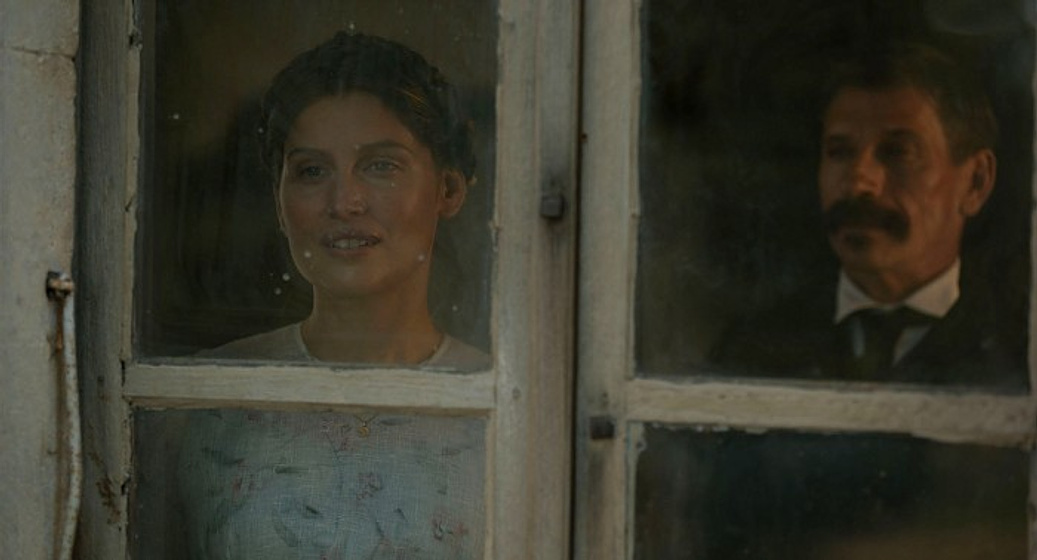 Laetitia Casta y Jacques Gamblin en El Palacio Ideal