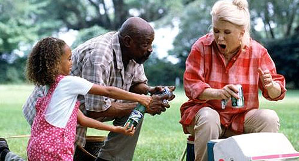 Louis Gossett Jr., Gena Rowlands y Penny Bae Bridges en El Color del Amor