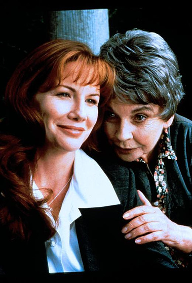 Jean Simmons y Melissa Gilbert en Con su propia ley