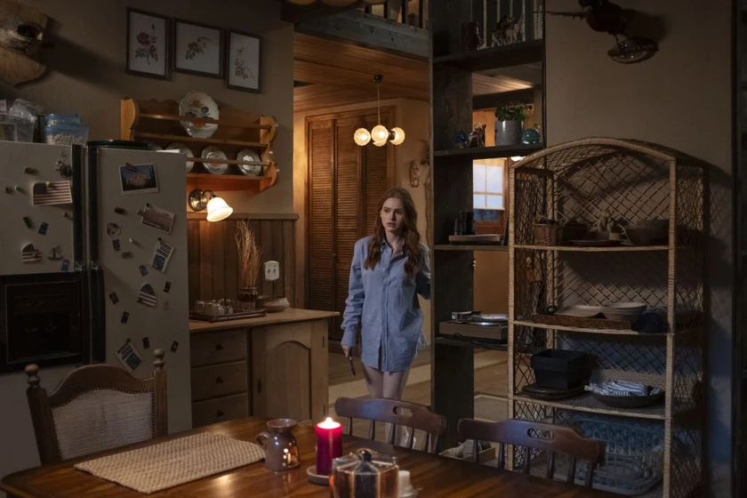Madelaine Petsch en Strangers: Capítulo 1