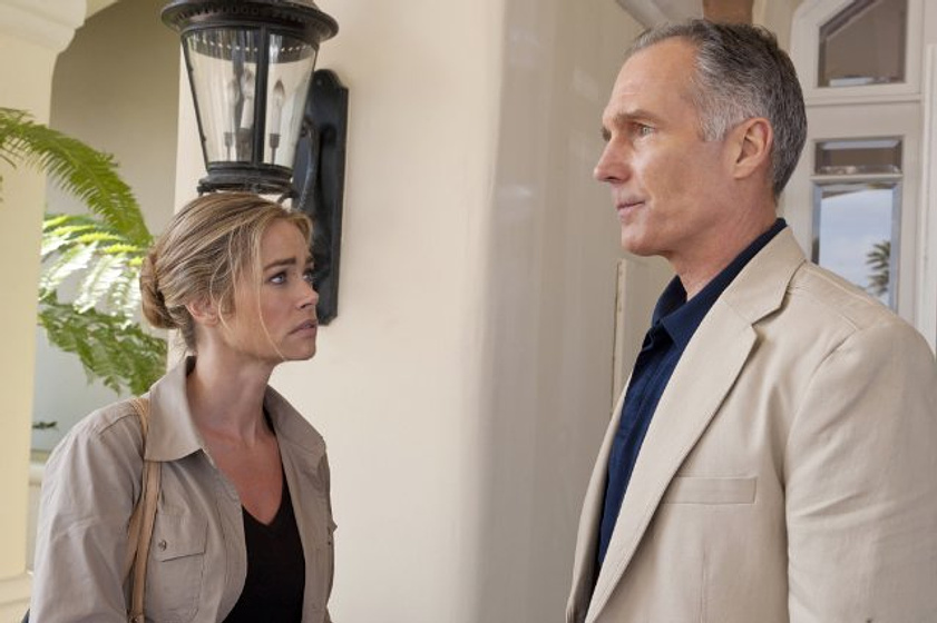 Denise Richards y Patrick St. Esprit en El Lago Azul. El Despertar