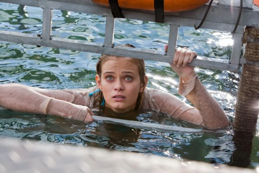 Sara Paxton en tiburon-3d-la-presa