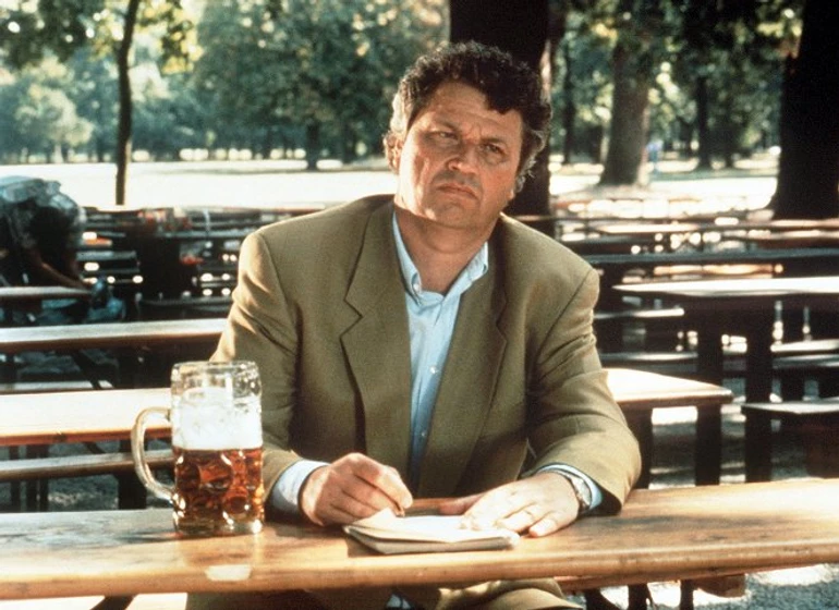 Gerhard Polt en herr-ober