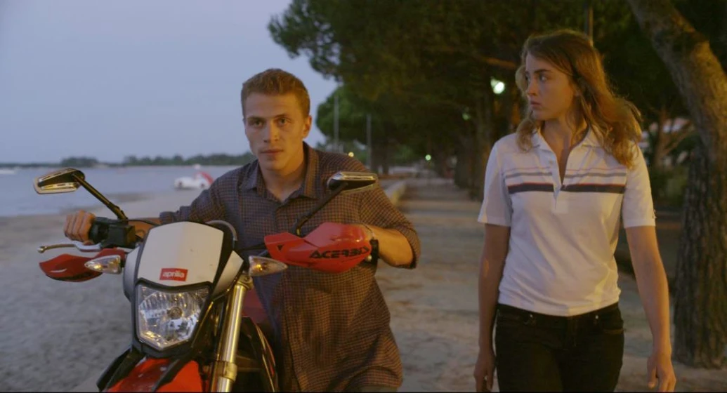 Adèle Haenel y Kévin Azaïs en les-combattants