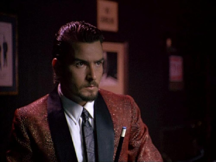 Charlie Sheen en el-riesgo-del-vertigo