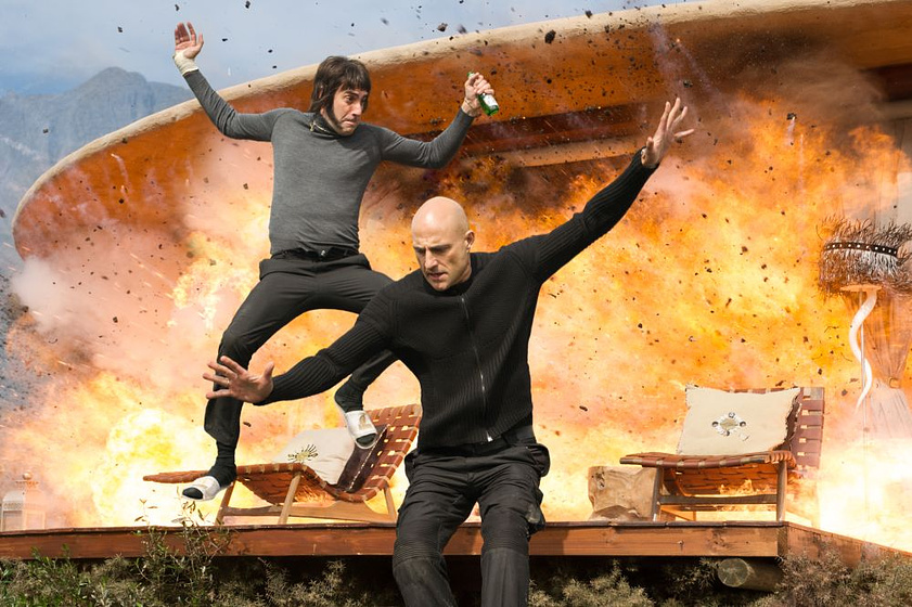 Sacha Baron Cohen y Mark Strong en Agente contrainteligente