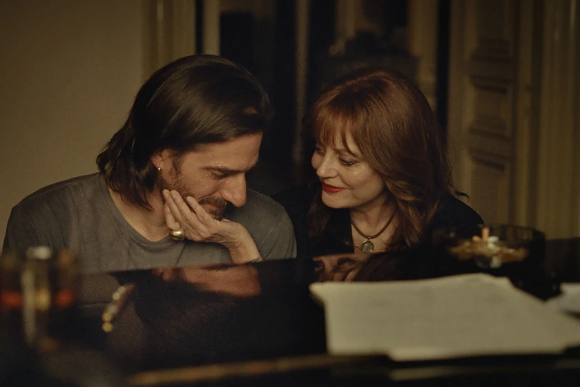 Susan Sarandon y Luca Marinelli en the-echo-chamber
